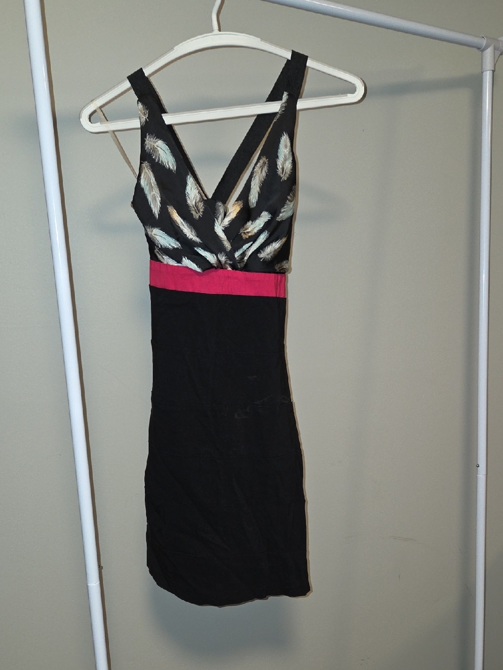 Heartbeat Feather Print Sleeveless Dress with Pink Waistband